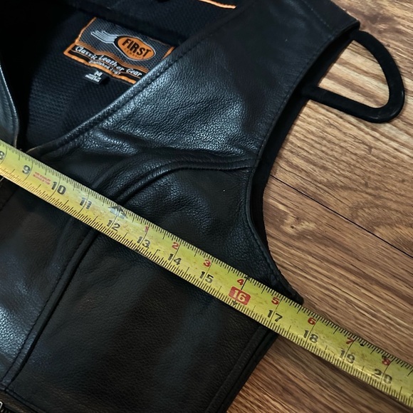 First Classics 100% Leather Vest Size Medium - Picture 9 of 10